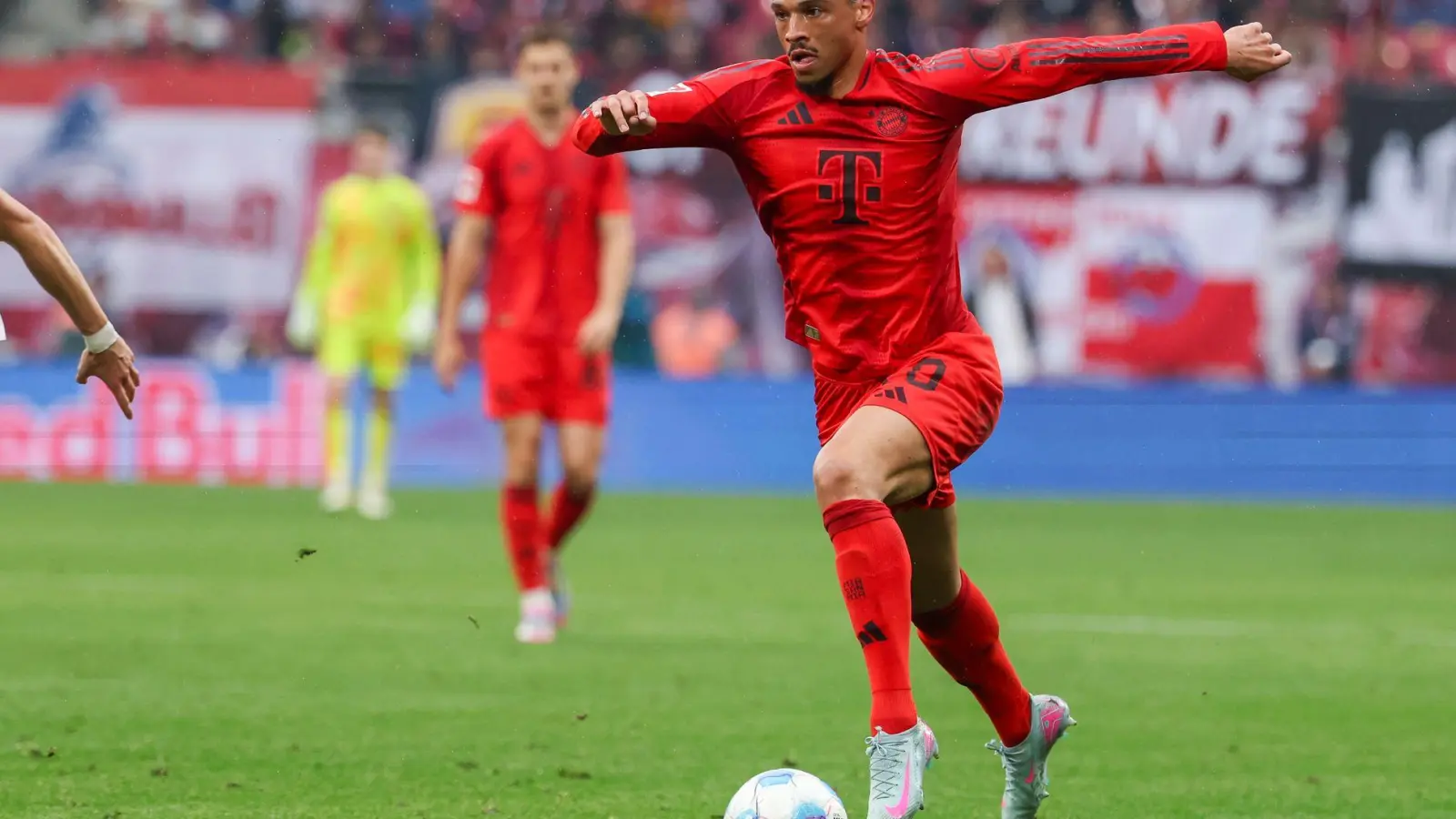 Leroy Sané soll ein konkretes Angebot erhalten haben. (Foto: Jan Woitas/dpa)