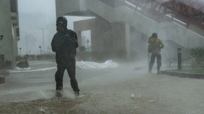 „Ragasa“ brachte heftigen Regen in die betoffenen Gebiete. (Foto: Chan Long Hei/AP/dpa)