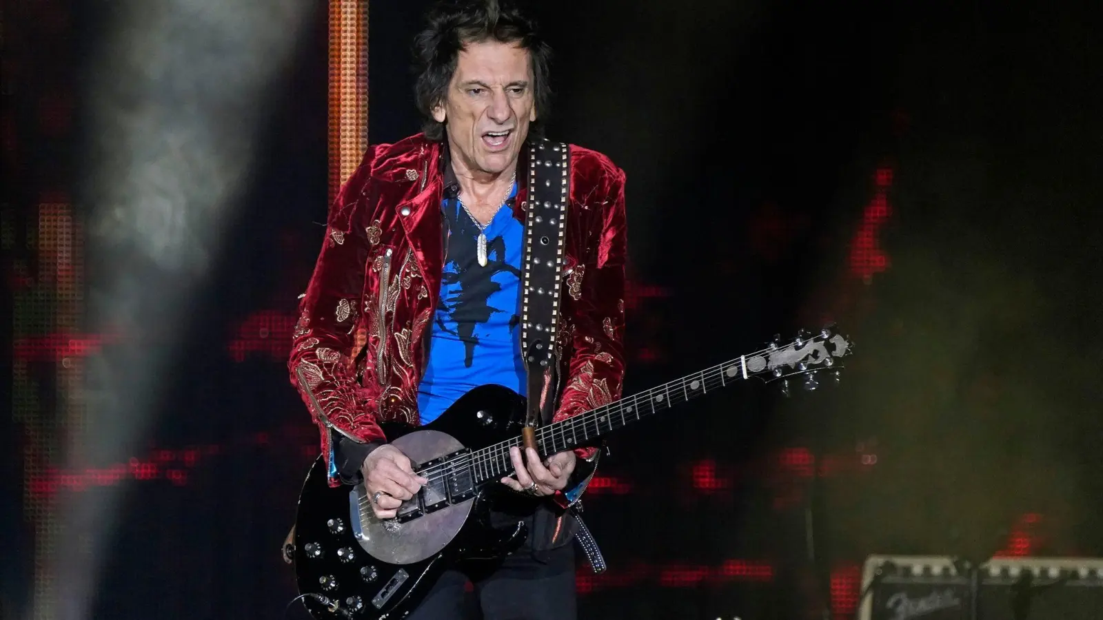 Ronnie Wood von den Rolling Stones wird 75. (Foto: Rob Grabowski/Invision/AP/dpa)