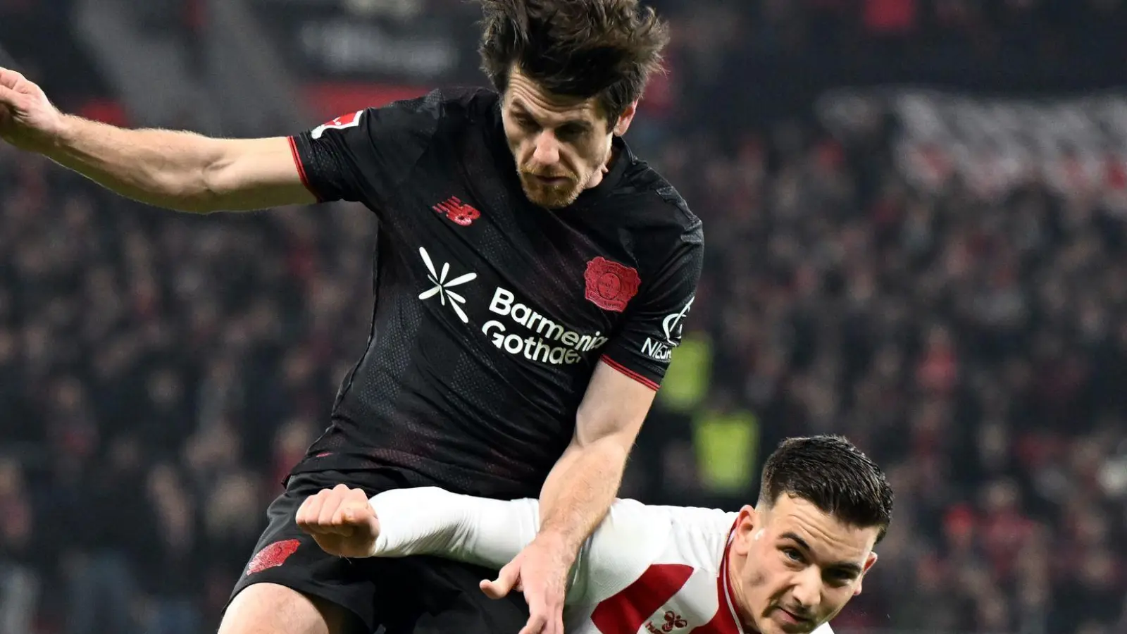 War mit dem 1. FC Köln bei Bayer Leverkusen chancenlos: Said El Mala (r). (Foto: Federico Gambarini/dpa)