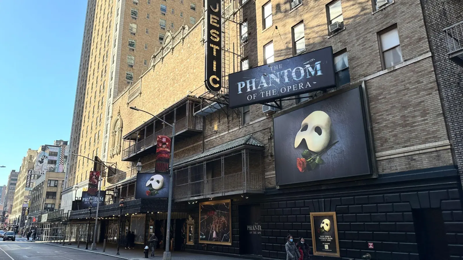 Im Majestic Theatre wird am 16.04.2023 nach mehr als 35 Jahren zum letzten Mal „Das Phantom der Oper“ gespielt. Es ist das am längsten laufende Stück in der Geschichte des berühmten Theaterviertels. (Foto: Christian Fahrenbach/dpa)