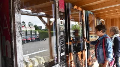 Die „Kohlenmühle“ in Neustadt macht es vor – dort sind mehrere Regiomaten mit verschiedenen Produkten wie Getränken, Süßigkeiten oder Käse unter einem Dach zu finden. In Uffenheim wurde im Stadtrat nun ebenfalls über dieses Thema und den Umgang damit diskutiert. (Archivfoto: Anita Dlugoß)