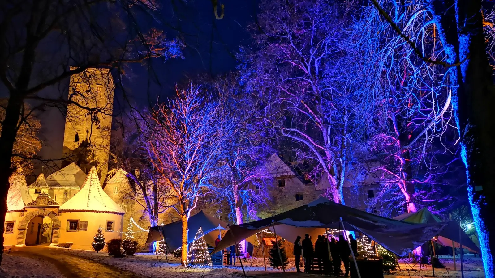 Für das Winterglühen – das Foto entstand im vergangenen Jahr, als auch ein bisschen Schnee lag – wollen die Veranstalter im Burggarten einen Kulturraum mit Musik und Kunst entstehen lassen. (Archivfoto: Jürgen Binder)