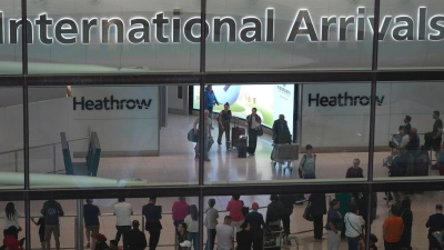 Bis zu 756.000 Flüge pro Jahr sollen am Flughafen Heathrow bald möglich sein. (Archivbild) (Foto: Kin Cheung/AP/dpa)