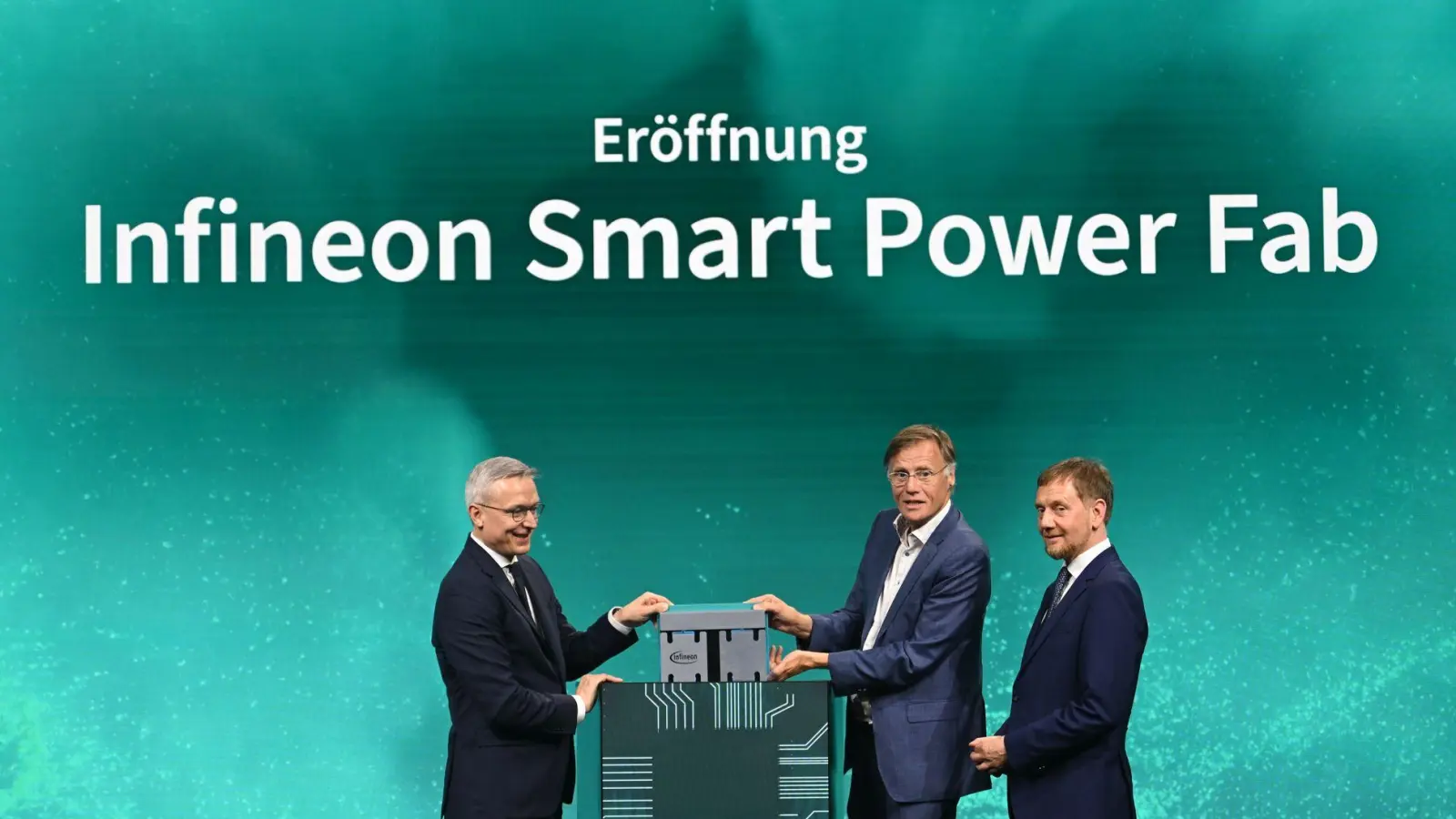 Infineon hat in Dresden eine neue Chipfabrik eröffnet  - die größte weltweit für Leistungshalbleiter. (Foto: Robert Michael/dpa)