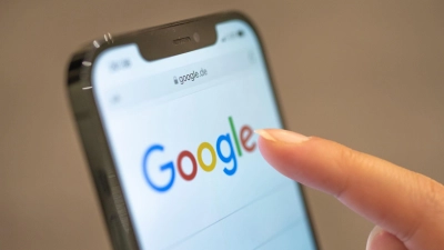 Google ermöglicht seit kurzem eine personalisierte Suchfunktion. So können Sie regionale Themen mehr in ihre Suchergebnisse einbinden. (Foto: Mohssen Assanimoghaddam/dpa)