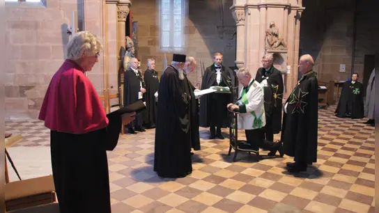 In einem feierlichen Gottesdienst hat der Lazarus-Orden im Heilsbronner Münster Clemens Stroetmann als neuen<br>Großbailli ins Amt eingeführt, damit ist er Chef des Ritterordens in Deutschland. (Foto: Robert Maurer)