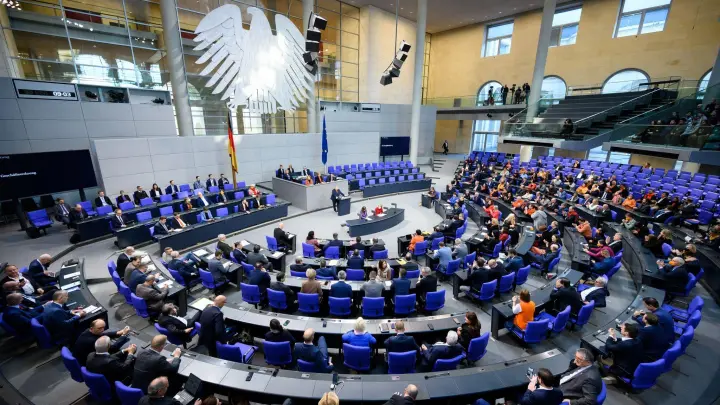 Der Plenasaal des Deutschen Bundestags. (Foto: Bernd von Jutrczenka/dpa)