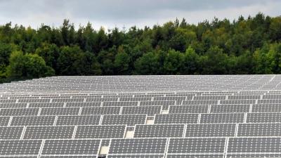 Auch wenn in der Region viel Strom über Photovoltaikanlagen produziert wird, muss der Landkreis seinen Energieverbrauch signifikant reduzieren, um die Klimaziele zu erreichen. (Symbolbild: Jim Albright)