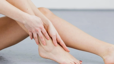 Fußpflege im Check: Öko-Test hat insgesamt 13 Socken-Masken genauer untersucht. (Foto: Monique Wüstenhagen/dpa-tmn)