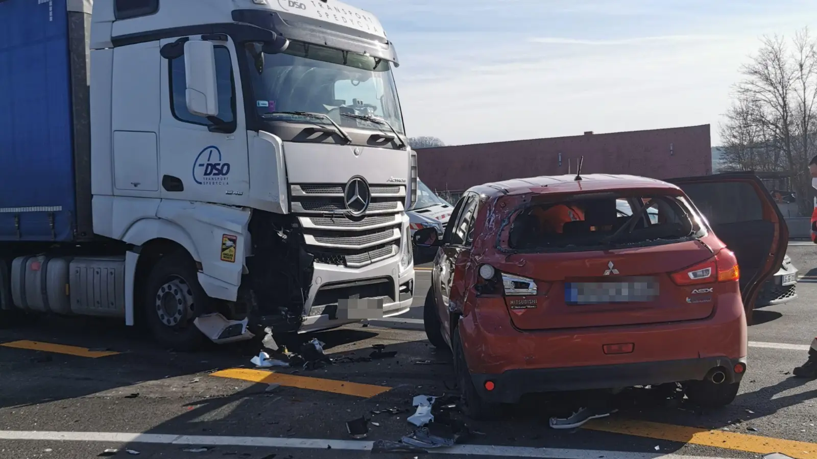Die Kollision ereignete sich im Bereich der Anschlussstelle, wo seit Monaten Bauarbeiten stattfinden, weshalb die Zufahrt provisorisch geregelt ist. (Foto: Polizeiinspektion Rothenburg)