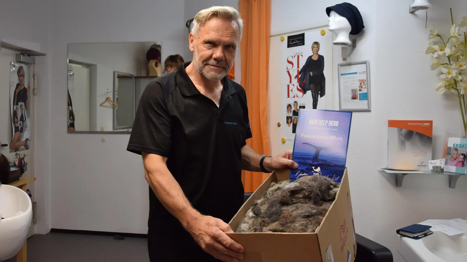 Ist mittlerweile komplett von der Initiative überzeugt: der 61-jährige Christoph Wutz, Inhaber des gleichnamigen Friseursalons in Leutershausen. (Foto: Florian Schwab)