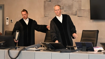 Ernste Mienen vor der Urteilsverkündung: Dr. Christian Eberlein und Vorsitzender Richter Matthias Held von der Großen Strafkammer am Landgericht Ansbach. (Foto: Manfred Blendinger)