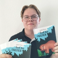 Der 14-jährige Lukas Grosz hat ein Kinderbuch geschrieben. „Fred das Faultier” soll ein Vorbild sein. (Foto: Melissa Kalb)