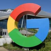 Ein schwedisches Gericht hat Google zu einer hohen Schadenersatz-Zahlung verdonnert. (Illustration) (Foto: Andrej Sokolow/dpa)