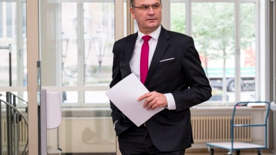 Der bayerische Finanzminister Albert Füracker (CSU) spricht von „erheblichen Anstrengungen, um die korrekte Besteuerung von Influencern und anderen Social-Media-Akteuren sicherzustellen“. (Foto: Daniel Vogl/dpa)