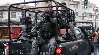 Mitglieder der Zivil- und Militärpolizei im Einsatz. (Foto: Jose Lucena/TheNEWS2 via ZUMA Press Wire/dpa)