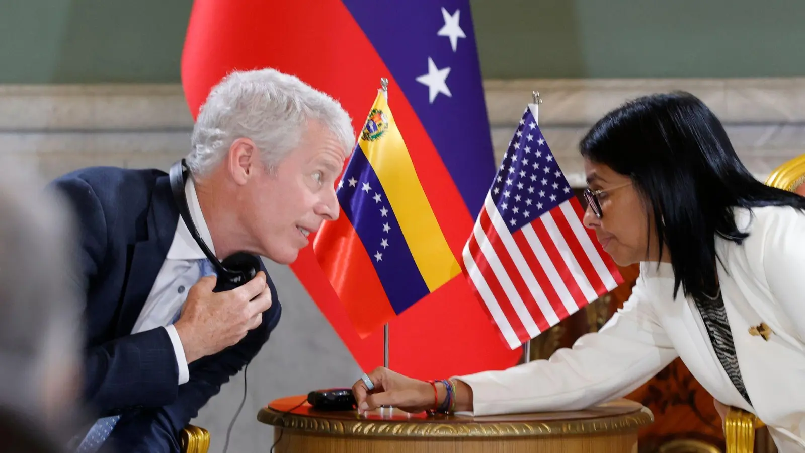 Durch die Öldeals erwartet US-Energieminister Chris Wright nach eigener Aussage Frieden, Freiheit und Wohlstand für Venezuela. (Foto: Pedro Mattey/AP/dpa)
