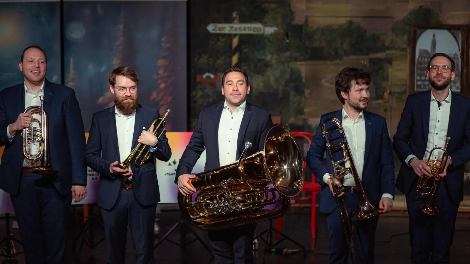 Das Dinkelsbühler Blechbläserensemble sorgte beim Musiktheater „Fairy Fails” als Showband „Bremer Stadtmusikanten 2.0” für den richtigen Sound.  (Foto: Theater- und Kulturring/Volker Oertel)