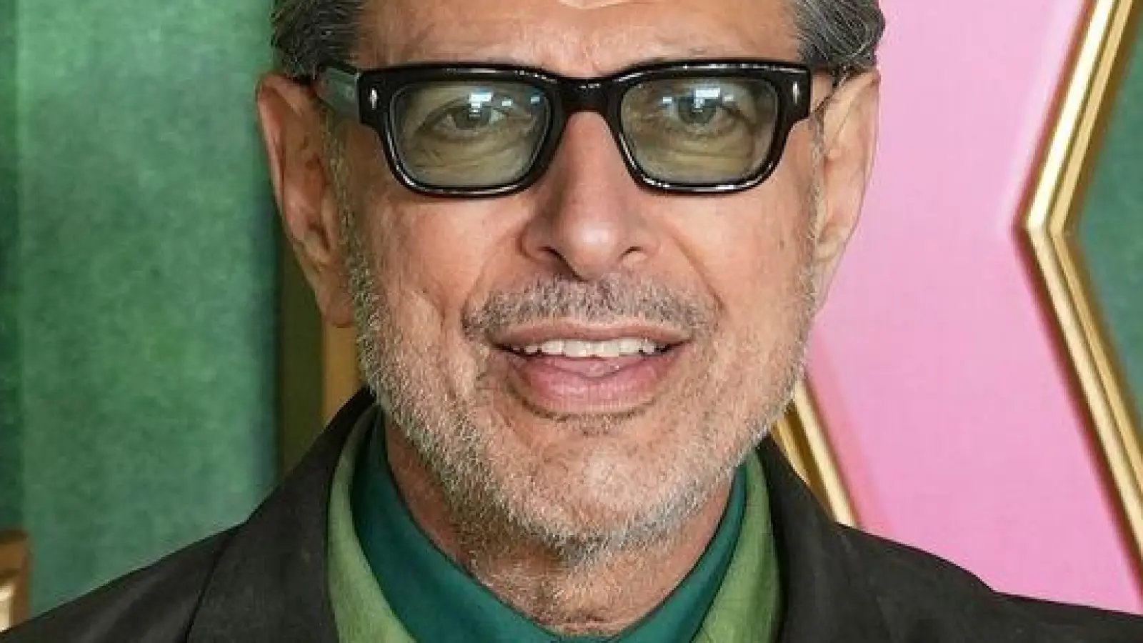 Hollywoodstar Jeff Goldblum isst eigenen Angaben zufolge seit seiner Rolle als Zauberer von Oz kein Fleisch mehr. (Archivbild) (Foto: Scott A Garfitt/Invision/AP/dpa)