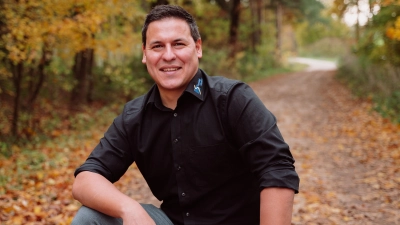 „Offen, ehrlich und menschlich – Zum Wohle der Gemeinde Schnelldorf” lautet der Leitsatz von Tobias Strauß, der eine zweite Amtszeit als Bürgermeister anstrebt. (Foto: privat)