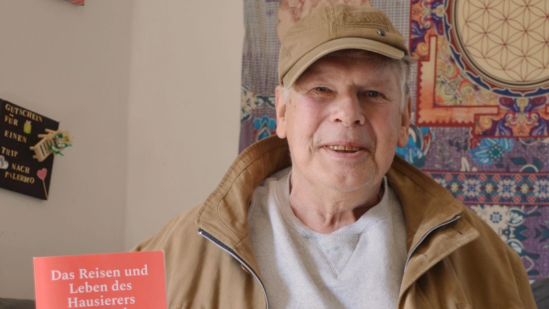 Der Uffenheimer Jürgen Dilly hat die Erlebnisse seines spannenden Lebens in einem Buch verewigt. (Foto: Johannes Zimmermann)