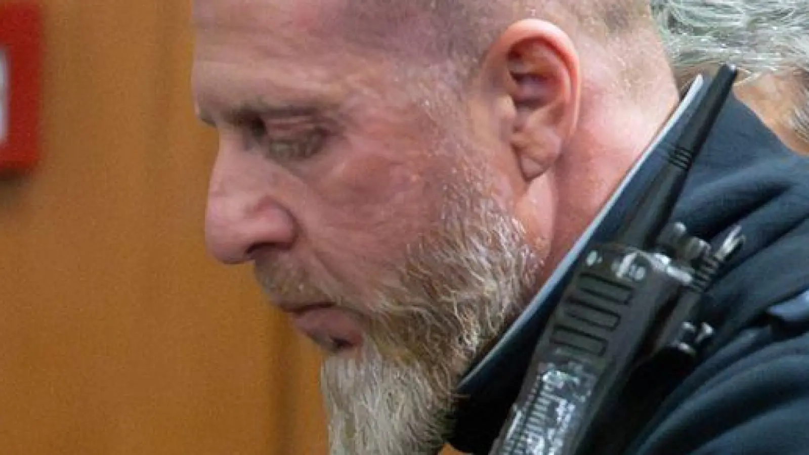 Sieben Männern wirft die Staatsanwaltschaft Mord vor. (Foto: Boris Roessler/dpa)