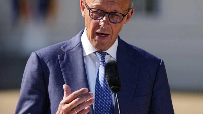 Bundeskanzler Friedrich Merz (CDU) äußert sich zum Auftakt der Kabinettsklausur im Schloss Neuhardenberg auch über den Vorfall mit einer Sprengstoffdrohne in Leipzig. (Foto: Kay Nietfeld/dpa)