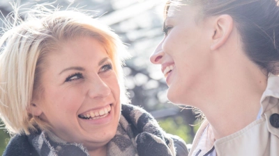 Menschen, die bewusst nach positiven Erfahrungen suchen, erleben oft mehr Lebenszufriedenheit.  (Foto: Christin Klose/dpa-tmn)