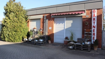 Ein paar Mal werden die Rollläden an der Diakoneo-Gärtnerei in Neuendettelsau noch geöffnet, aber zum Jahresende gehen die Lichter in dem Blumenladen aus.  (Foto: Antonia Müller)