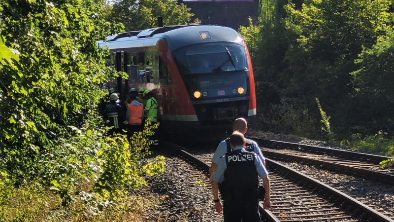 In Bad Windsheim ist am Dienstag im Bereich des Bahnhofs ein Triebzug entgleist. (Foto: Nina Daebel)