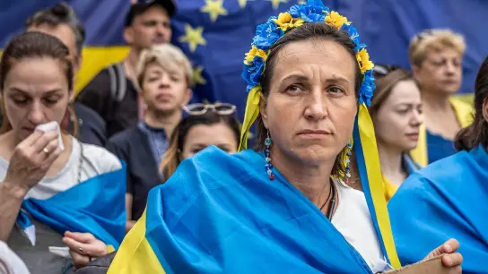 Ukrainerinnen bei einer Kundgebung vor dem Sitz des Europäischen Rates in Brüssel. (Foto: Wiktor Dabkowski/ZUMA Press Wire/dpa)