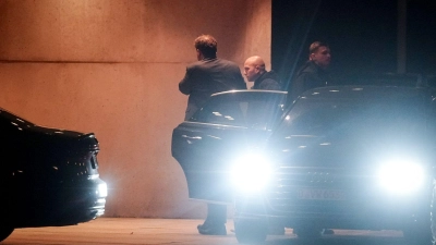 Licht ins Dunkel wollen die Koalitionsspitzen am Morgen bringen, hier SPD-Chef Lars Klingbeil. (Foto: Kay Nietfeld/dpa)