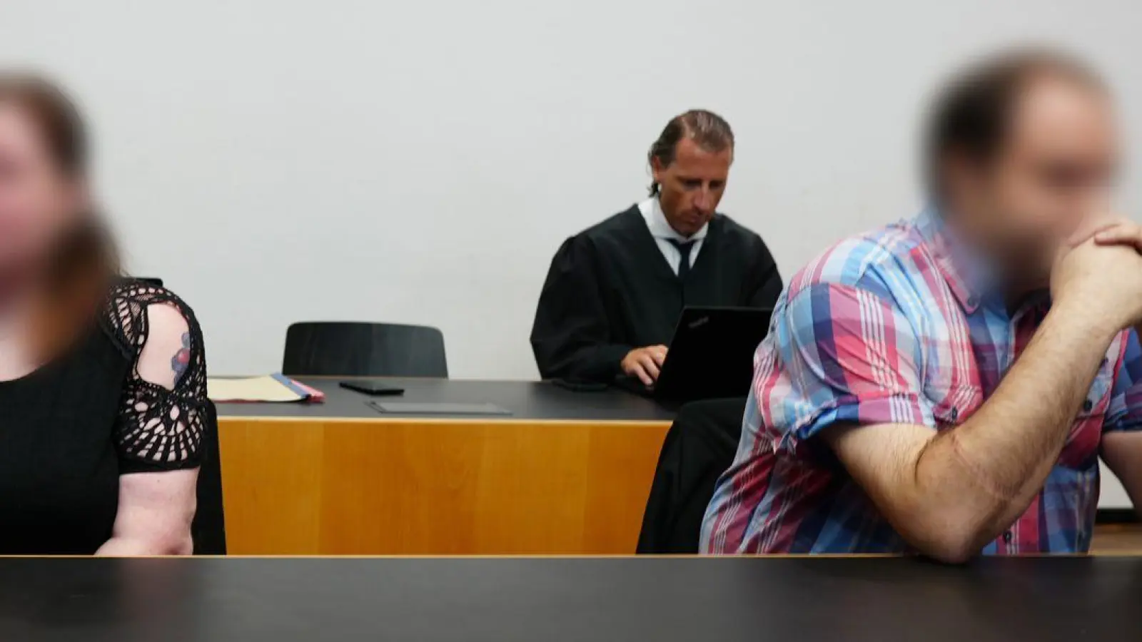 Die wegen Misshandlung eines Sechsjährigen angeklagten Eltern gaben die Vorwürfe vor Gericht teilweise zu. (Archivbild) (Foto: Ulf Vogler/dpa)