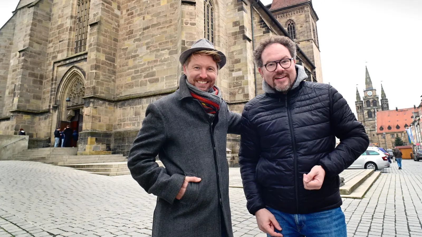 Freuen sich auf ihr Weihnachtskonzert in der Ansbacher St.-Johannis-Kirche: Viva-Voce-Manager Thomas Schimm und Viva-Voce-Bass Heiko Benjes. Mit dem Gotteshaus ist die A-cappella-Band eng verbunden (Foto: Jim Albright)