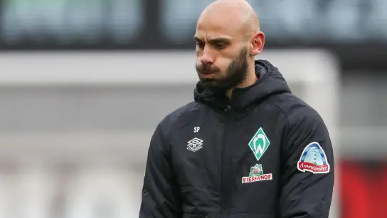 Die Zukunft von Werder-Kapitän Ömer Toprak ist offen. (Foto: Friso Gentsch/dpa)