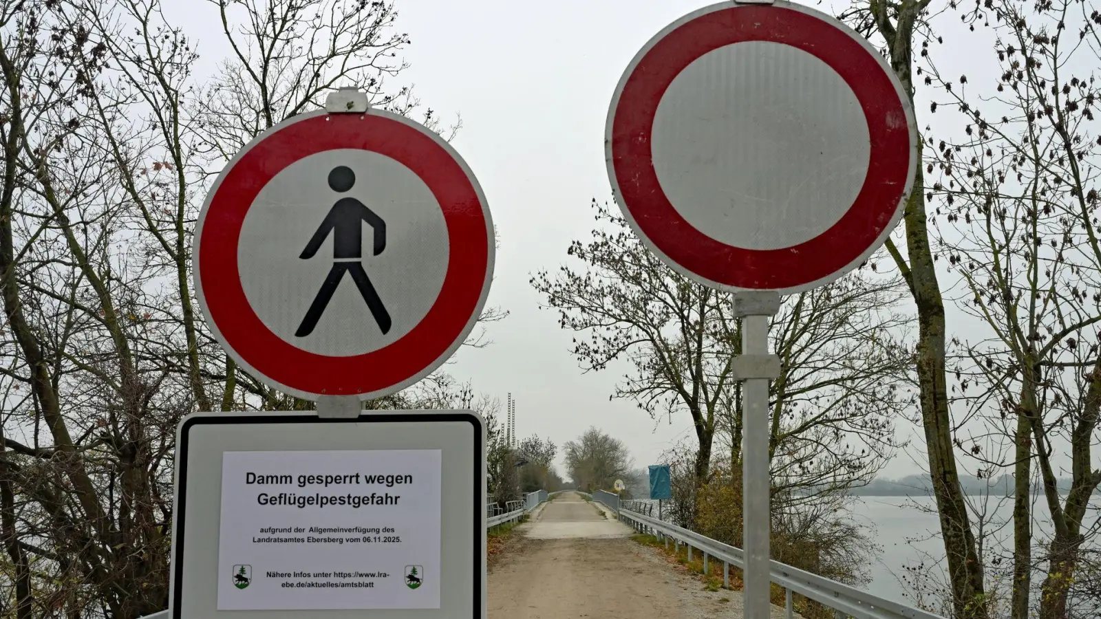 Das Landratsamt riet Spaziergänger zusätzlich zur Sperre dazu auf, das Gebiet zu meiden. (Foto: Malin Wunderlich/dpa)