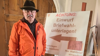 Manfred Merz hat schon bei zig Wahlen beim Auszählen der Ergebnisse geholfen. Auch am Sonntag ist er dabei. (Foto: Anna Franck)