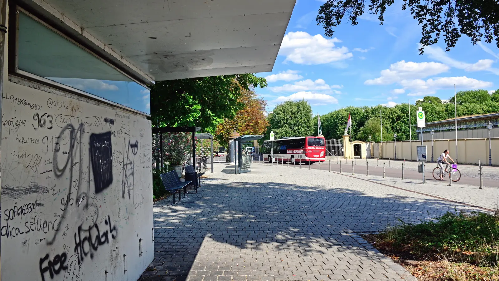 Schmierereien gibt es rund um den Schlossplatz immer noch. Doch der Vandalismus wird mehr und mehr von Schlägereien abgelöst. Die Möglichkeiten, Einhalt zu gebieten, sind beschränkt. (Foto: Jim Albright)