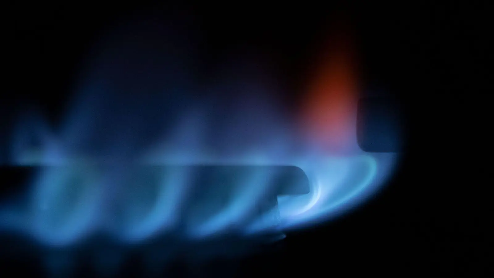 Die staatliche Gasumlage wird bei 2,419 Cent pro Kilowattstunde liegen. (Foto: Marijan Murat/dpa)