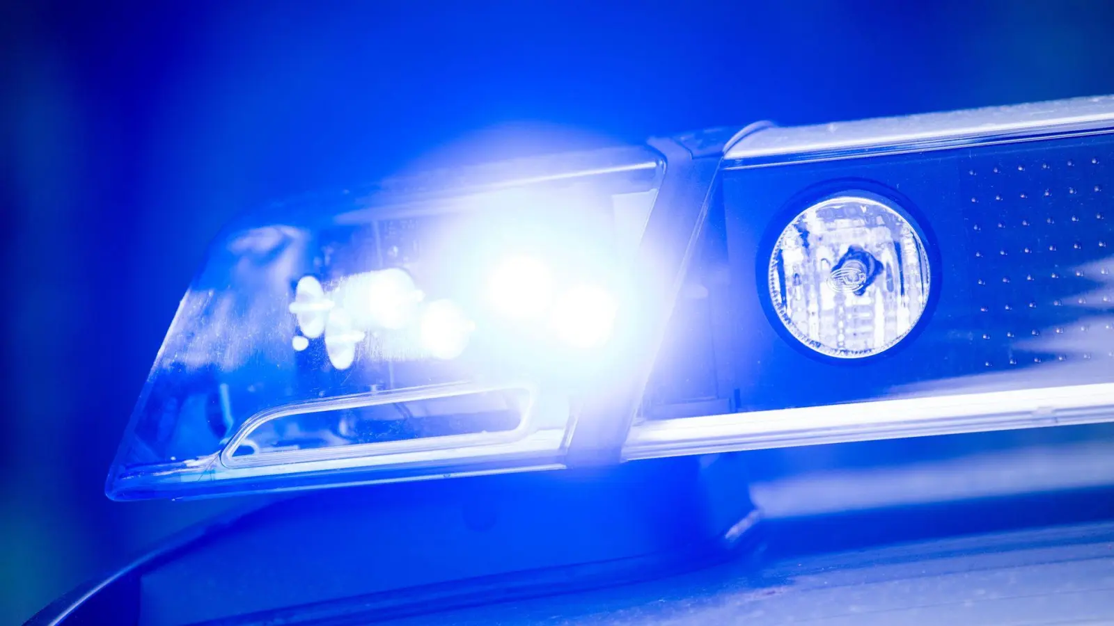 Die Kripo ermittelt nach einem tödlichen Arbeitsunfall in Aschaffenburg zur genauen Ursache. (Symbolbild) (Foto: Lino Mirgeler/dpa)