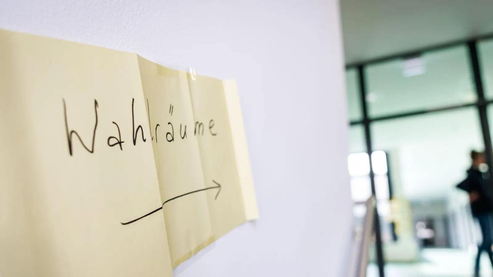 Noch-Bürgermeister Bernhard Uhl ist nach seinem Wechsel von CSU zu Grünen bei der Wahl gescheitert. (Symbolbild) (Foto: Daniel Karmann/dpa)