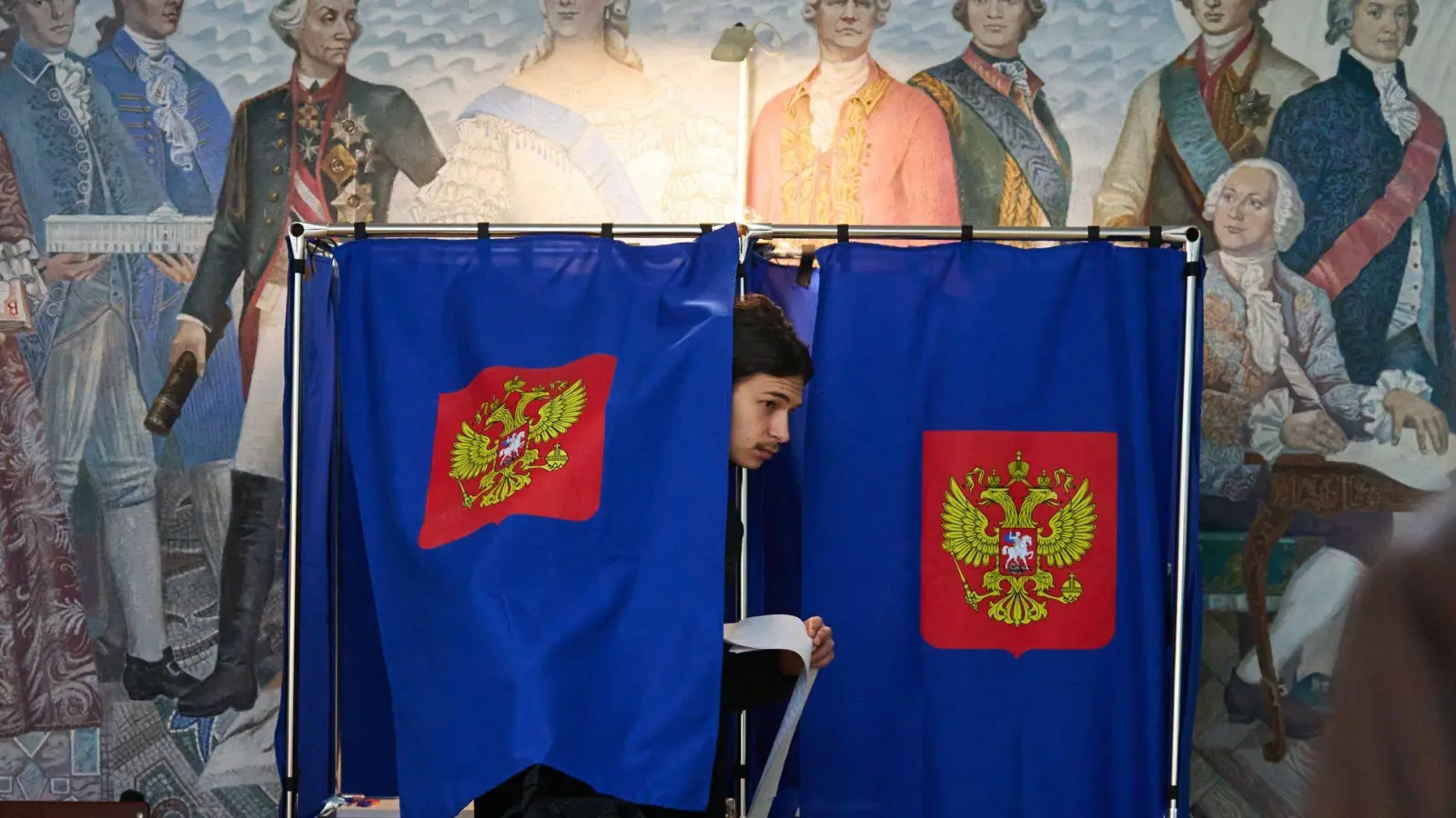 Es war die erste Abstimmung in Russland seit Beginn von Putins Krieg gegen die Ukraine im Februar 2022.  (Foto: Dmitri Lovetsky/AP/dpa)