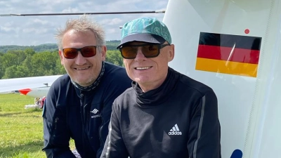 Christian Mäx (links) und Dr. Thomas Kuhn probten in Kirchheim/Teck für die Deutsche Meisterschaft in Bayreuth. (Foto: Aeroclub Ansbach)