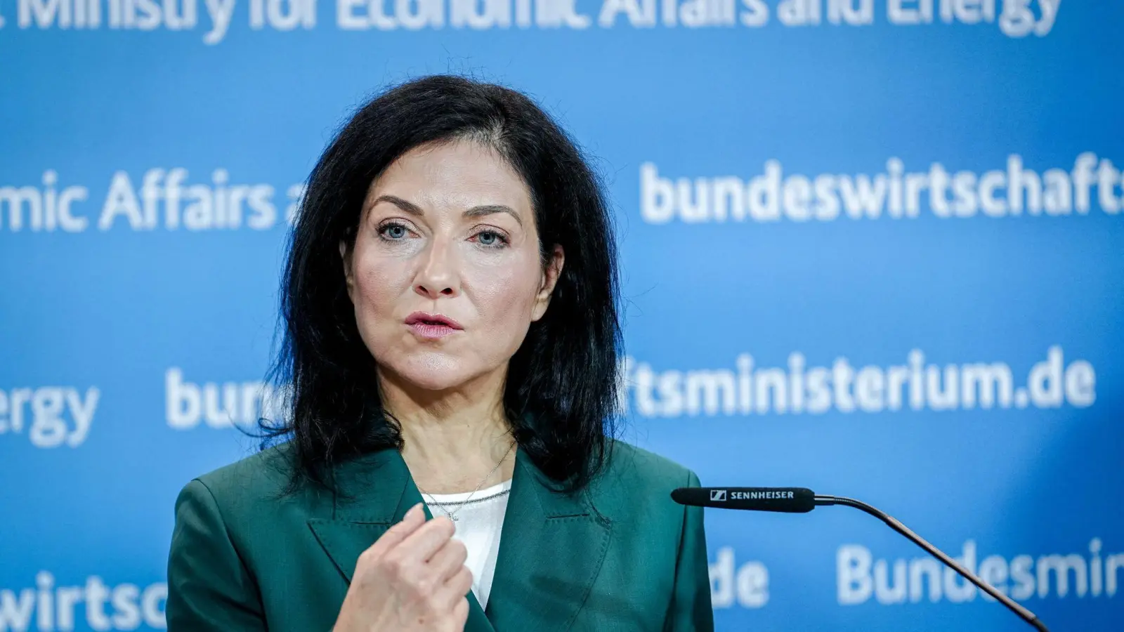 Ministerin Reiche will bei der Energiewende die Kosten auf den Prüstand stellen. (Foto: Kay Nietfeld/dpa)