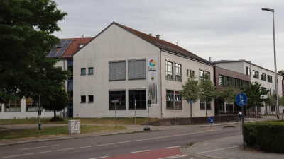 Das Ansbacher Schulgebäude des Beruflichen Schulzentrums Ansbach-Triesdorf beherbergte bisher unter anderem eine Fachschule für Familienpflege. Nach deren Schließung könnte eine Fachakademie für Sozialpädagogik gegründet werden. (Foto: Thomas Schaller)