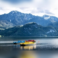 Auf dem Kochelsee sind nachts fünf Menschen in Lebensgefahr geraten. (Symbolbild) (Foto: Matthias Balk/dpa)