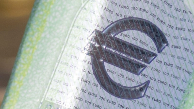 Bei Tagesgeldkonten locken wieder höhere Zinssätze – doch oft gelten sie nur auf Zeit. (Foto: Hendrik Schmidt/dpa/dpa-tmn)