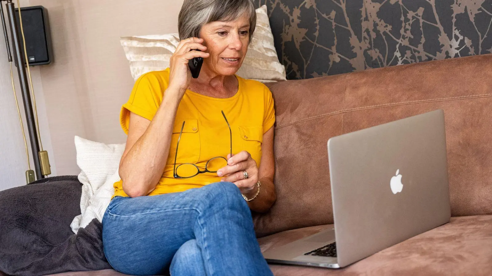 Lieber genau nachprüfen: Sind alle Rentenzeiten ordnungsgemäß eingetragen? (Foto: Benjamin Nolte/dpa-tmn)