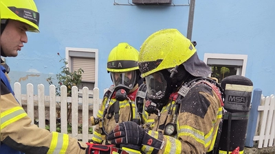 Zu einem ausgedehnten Wohnungsbrand kam es am späten Mittwochnachmittag in Birkenfeld. (Foto: Rainer Weiskirchen)